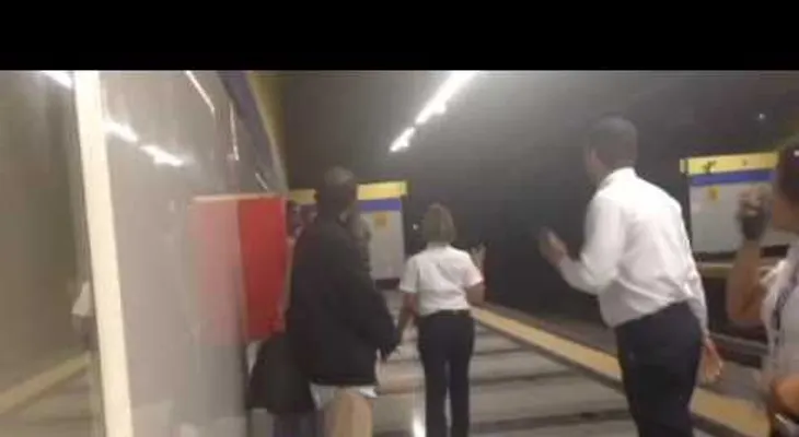 Frustran intento de lanzarse a las vías del Metro (VIDEO)