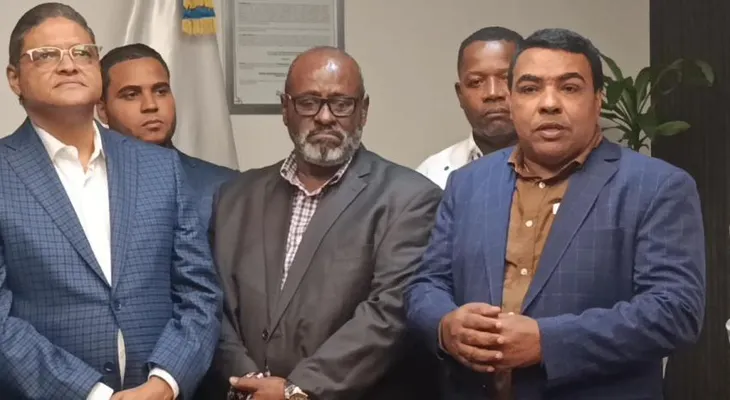 G12 presenta a director del INTRANT propuestas para modernizar el transporte dominicano