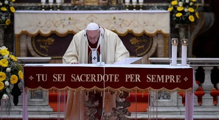 El papa cree que es tiempo de eliminar el "virus" del egoismo  y las desigualdades