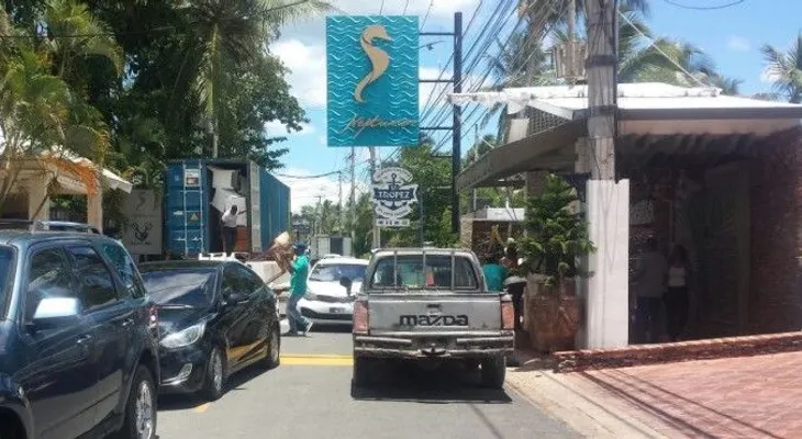 Embargan restaurante Neptuno?s en Boca Chica
