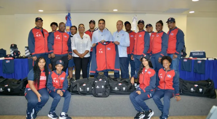 Miderec entrega indumentaria que usarán atletas en Juegos Panamericanos Junior