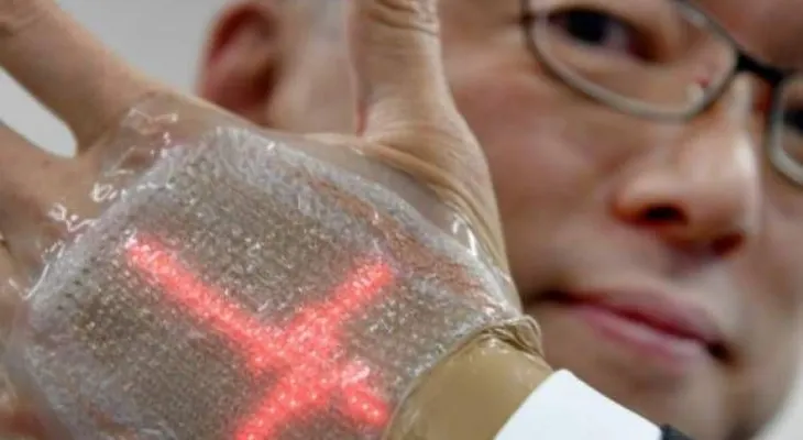 Crean una efectiva pantalla LED que se adhiere a la piel, para monitorear el estado de salud del paciente