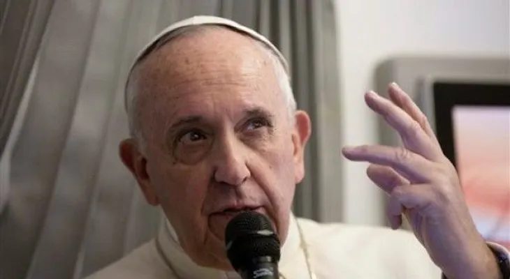 Papa sobre Charlie Hebdo: Hay límites a la libertad de expresión 