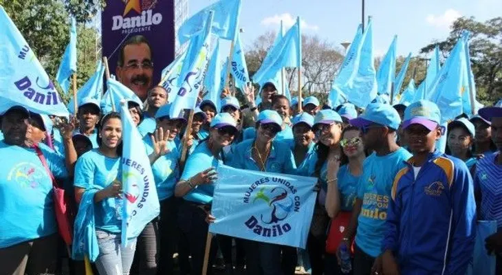 Movimiento de Iris Guaba da apoyo masivo a Medina en lanzamiento de su candidatura