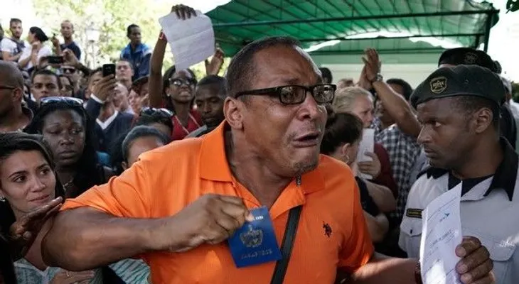 Protestan en Cuba por nueva regla de visa de Ecuador