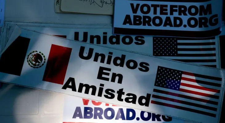 Expatriados estadounidenses en Ajijic, México, votan a distancia y siguen de cerca las elecciones intermedias