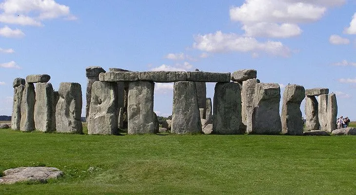 ¿Una sala de conciertos de dos pisos?: Una nueva teoría revisa el monumento de Stonehenge 