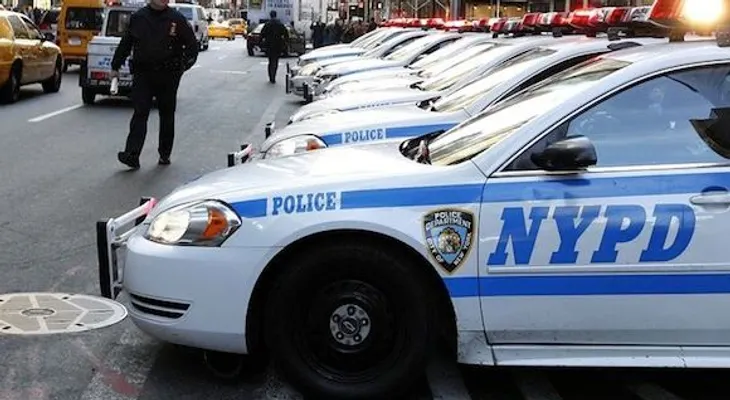 Mujer policía de NY, de origen dominicano, denuncia fue amonestada por hablar en español