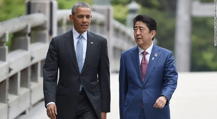 El primer ministro de Japón realiza una visita histórica a Pearl Harbor