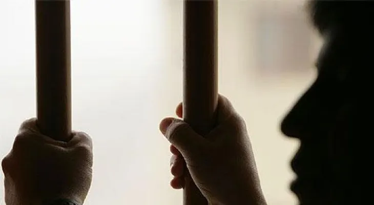 Imponen prisión preventiva contra agente policial que supuestamente agredió y colocó droga a pareja de esposos  