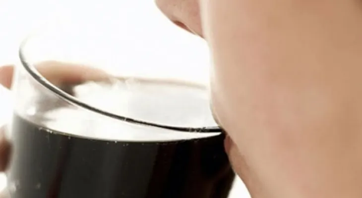 4 razones para eliminar la adicción al refresco