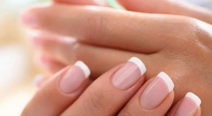 Medidas básicas de autocuidado pueden fortalecer las uñas quebradizas