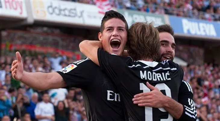 El Madrid golea y se pone líder con dos de James