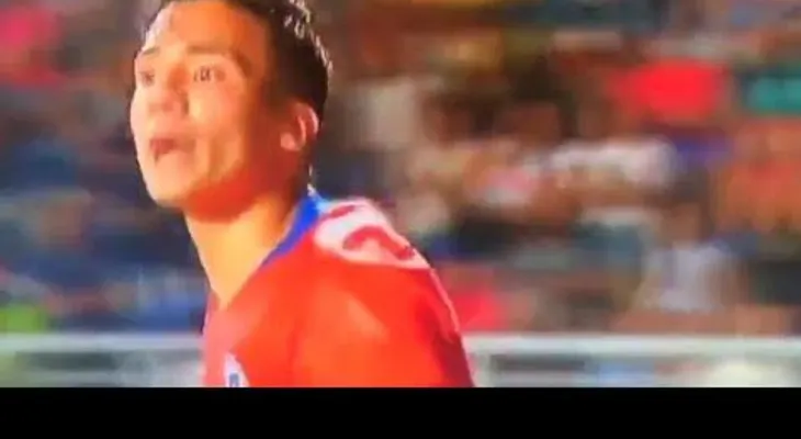 La agresión de un futbolista que genera indignación: "Muerto de hambre"