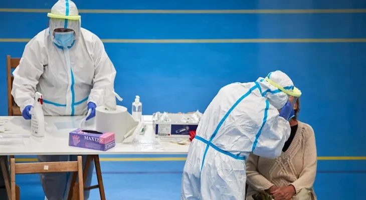 OMS considera "estadísticamente irrelevantes" casos de reinfección por COVID