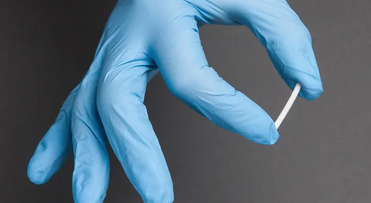 Colocarán un implante debajo de la piel para combatir adicción a medicinas contra el dolor