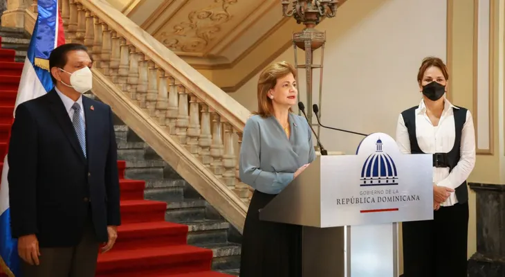 Vicepresidenta y ministro de Salud Pública y Asistencia Social anuncian ampliación de VacúnateRD