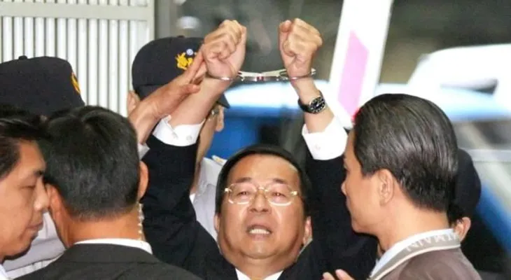 Expresidente taiwanés encarcelado intenta suicidarse