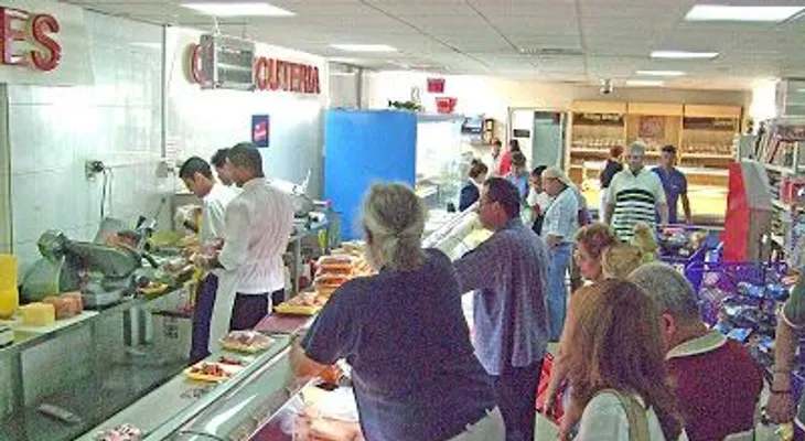 Denuncian estafa de Pollo Victorina, ofertan un precio y cobran otro