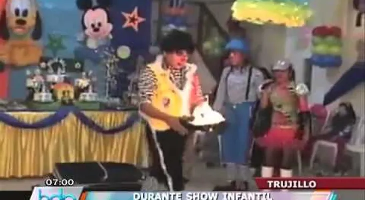 Video: payaso quema viva a una paloma ante decenas de niños