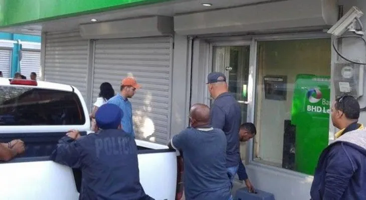 Roban cajero del banco BHD-Leon en Tamboril