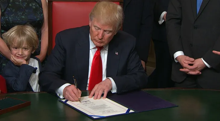 En sus primeras horas frente a la presidencia, Trump da ultimátum para renegociar el TLCAN