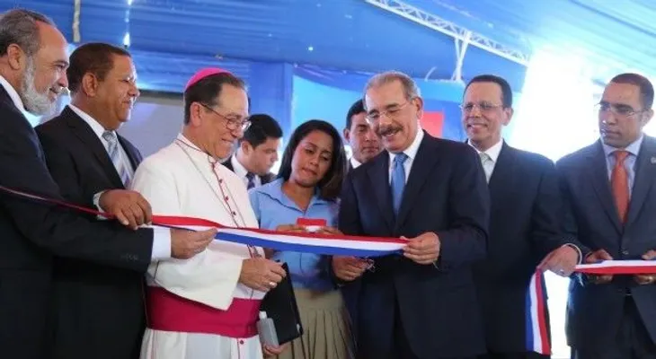 Presidente Medina entrega nuevo liceo en Higüey