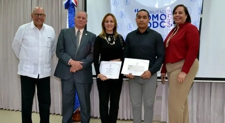 Rehabilitación entrega premios a ganadores de su concurso de fotografía 