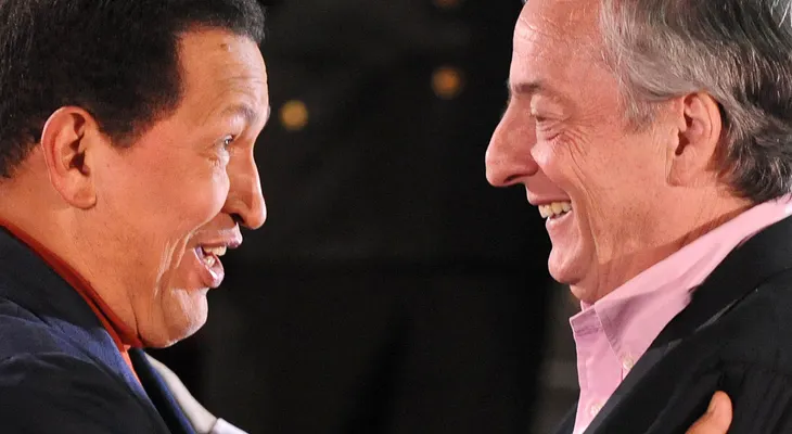 Un ex funcionario kirchnerista dice que Kirchner y Hugo Chávez se quedaron con US$ 50 millones a través de títulos de deuda argentinos