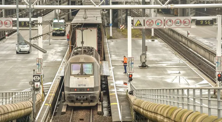 Inmigrante africano muere en el Eurotunel tratando de cruzar hacia Europa