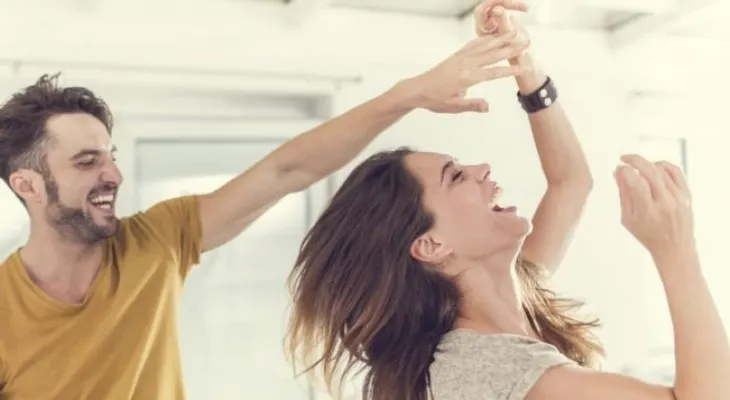 Las parejas más felices se permiten romper estas 7 reglas de vez en cuando