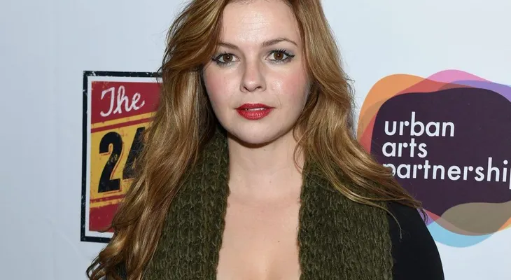 La actriz Amber Tamblyn comparte la historia del terrible ataque sexual del que fue víctima