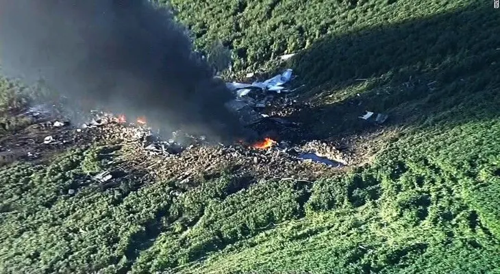 16 muertos al estrellarse un avión militar en Mississippi