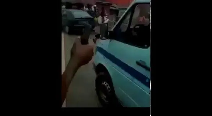 Un ladrón cae en la trampa: Roba un celular falso y se lleva una sorpresa