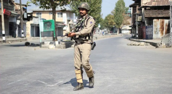 Ataque de India en la disputada región de Cachemira mata a 2 soldados pakistaníes