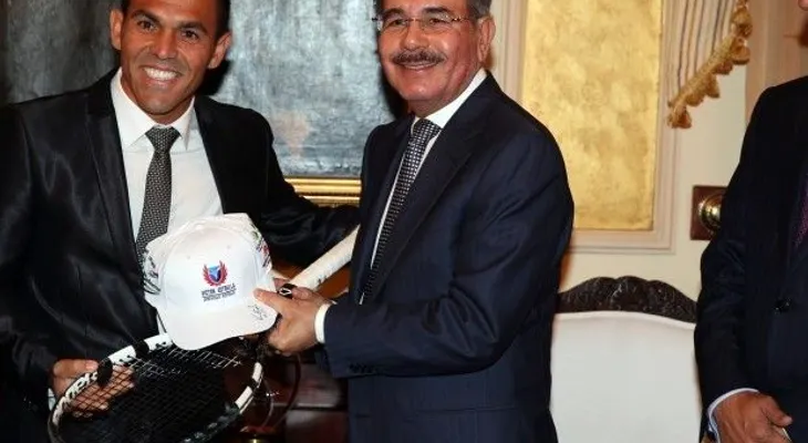 Decreto designa al tenista Víctor Estrella embajador de Buena Voluntad