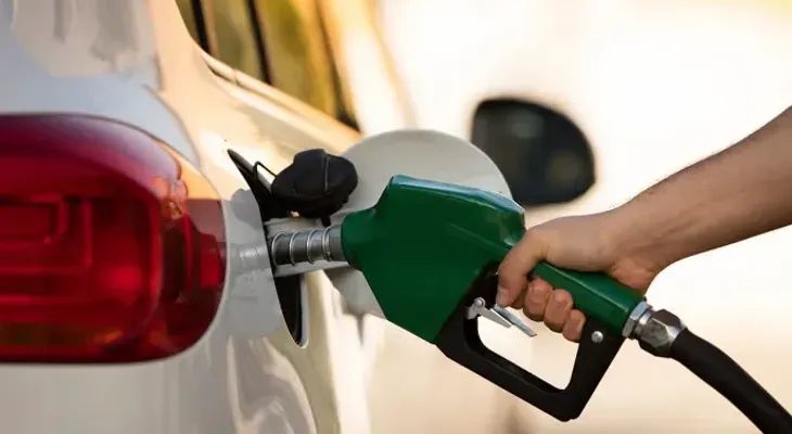 Aumenta 3 pesos el galón de gasolina regular