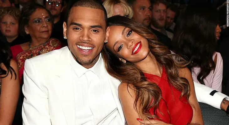La reacción de Chris Brown a una foto sensual de Rihanna provocó una ola de indignación