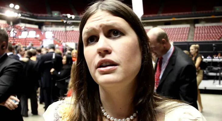 Casa Blanca dice a Trump no lo eligieron para "pasar tiempo con reporteros y celebridades"