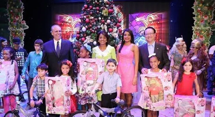 Cándida Montilla entrega juguetes a niños por Día de Reyes (VIDEO)