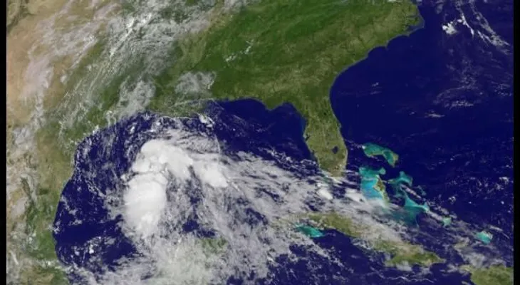 Autoridades mexicanas vigilan huracán Carlos 