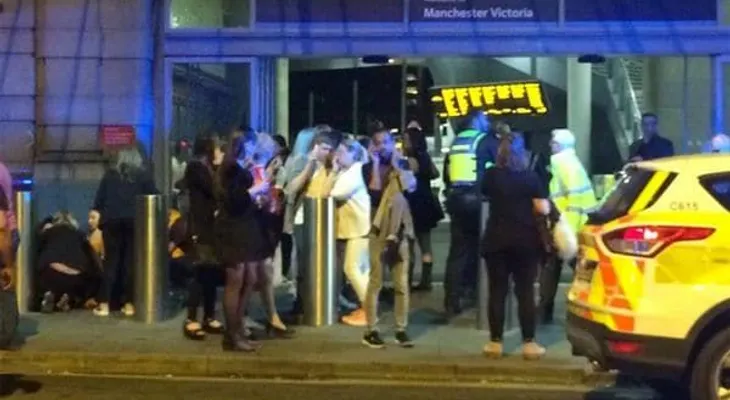 Imágenes de explosiones en concierto de Ariana Grande en Manchester; 20 muertos y decenas de heridos