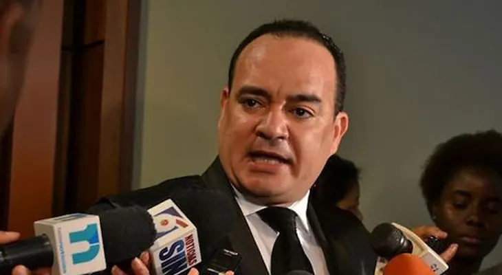Abogados marcharán frente a Educación por discriminación