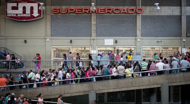 Colapso en Venzuela: solo se puede comprar una vez a la semana