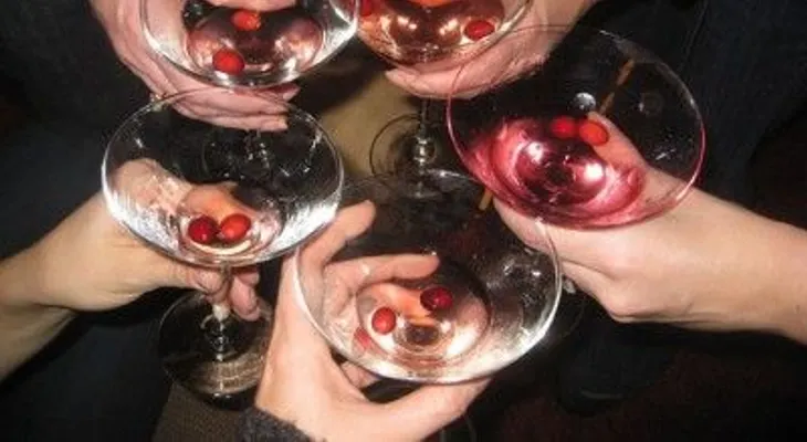Vodka como repelente, acondicionador de cabello y más usos raros...