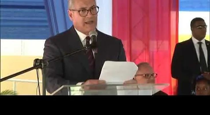 Presidente Danilo Medina junto al ministro Andrés Navarro entrega moderno centro educativo en Elías Piña