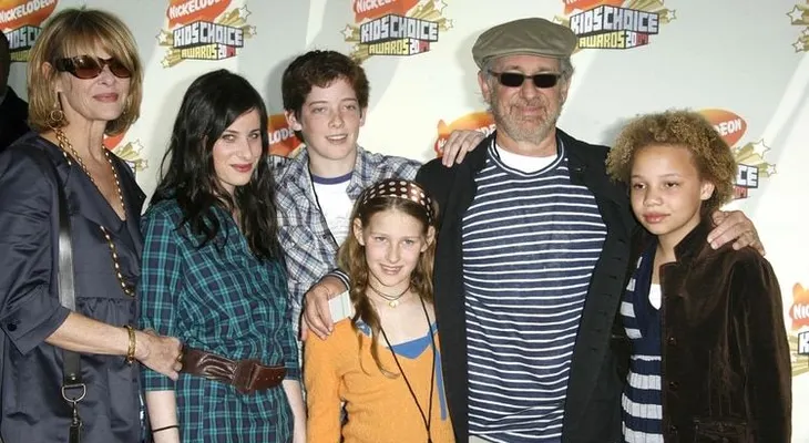 El padre de Micaela Spielberg la apoyó para que fuera actriz porno: Ella dice "soy un animal sexual"