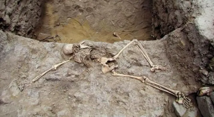 Momia de mujer sacrificada es descubierta en complejo en el norte de Perú