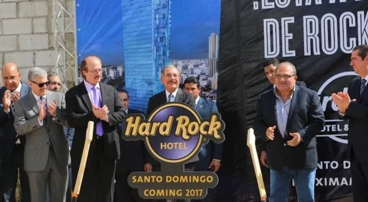 Presidente Medina y ejecutivos del Hard Rock dejan iniciada construcción hotel en la Lincoln