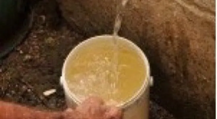 Niño de un año se ahoga en una cubeta de agua en Santiago